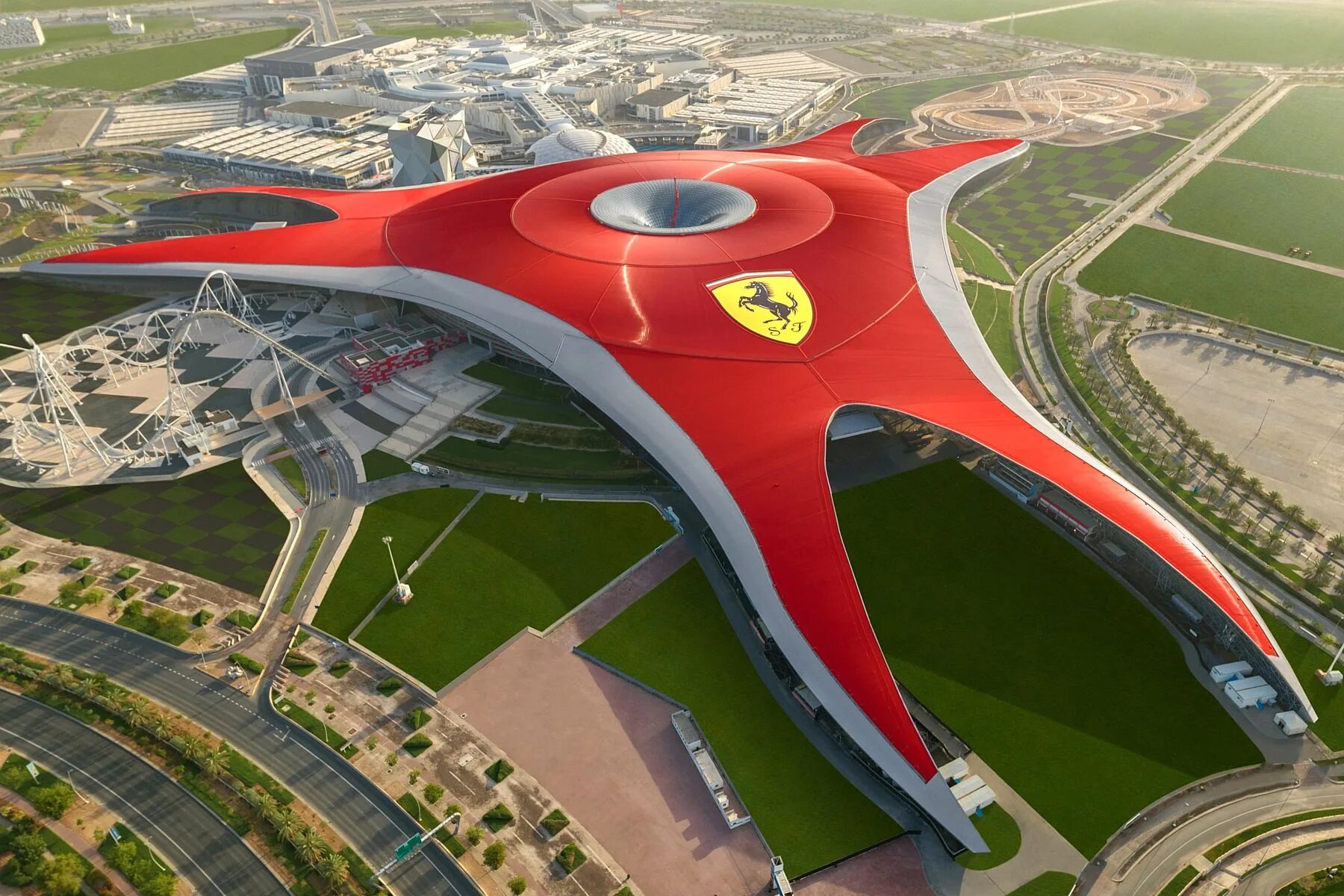 Ferrari world абу-даби аттракционы. Ferrari world в абу - даби (феррари парк). Феррари парк дубай. Ferrari world абу-даби. Феррари ворлд абу.