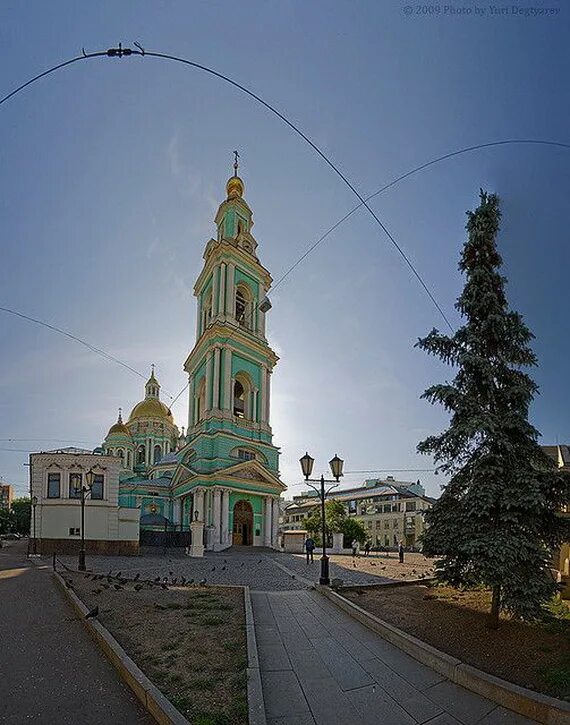 Елоховская галерея. Елоховская площадь. Территория Елоховская площадь. Дом напротив Богоявленского собора на Спартаковской улице.