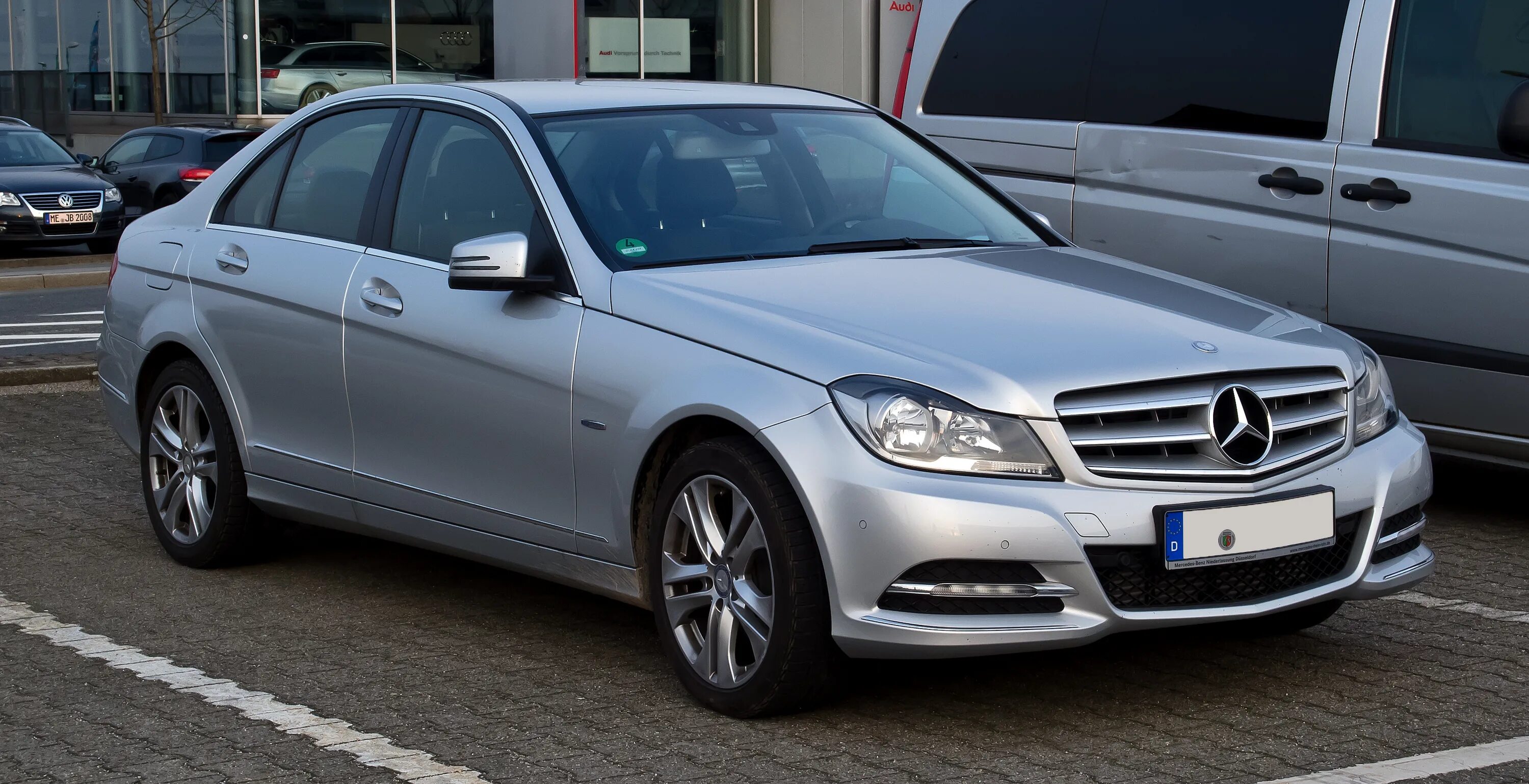 Мерседес бенц 200. C200 cdi. C32 amg. Мерседес бенц c200. Mercedes c200 2011.