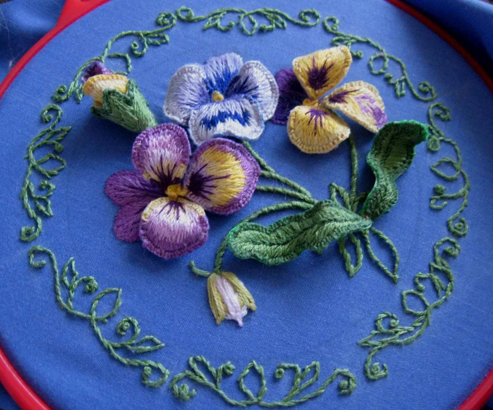 Гладь мастер класс. Объемная вышивка гладью. Объемная вышивка гладью. Вышивка гладью. Цветы гладью.