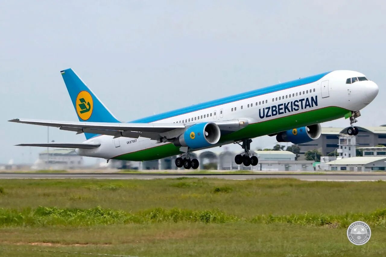 Узбекистан авиакомпания хаво йуллари. Боинг 787 Uzbekistan Airways. Самолет Узбекистан хаво йуллари. Боинг Узбекистан Эйрвейз. Авиарейсы узбекистана