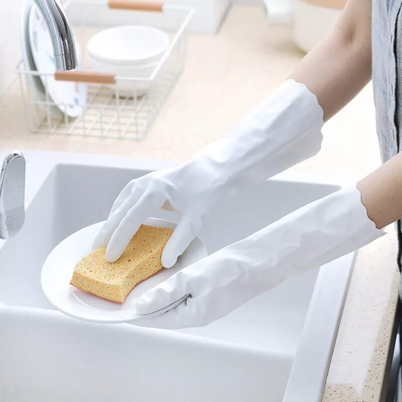 Перчатки для уборки дома. Перчатки для мытья посуды. Перчатки для мойки посуды с рукавом. Перчатки для посудомойщицы.