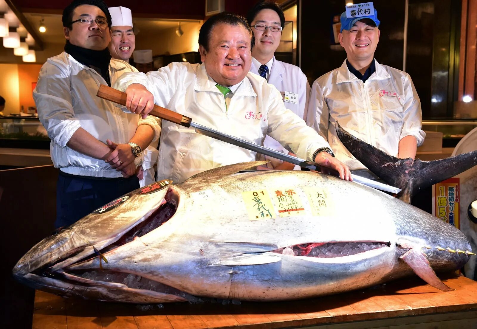 Дорогая рыба купить. Киёси Киму́ра. Киёси Кимура Король тунца. Тунец Япония аукцион Кимура.