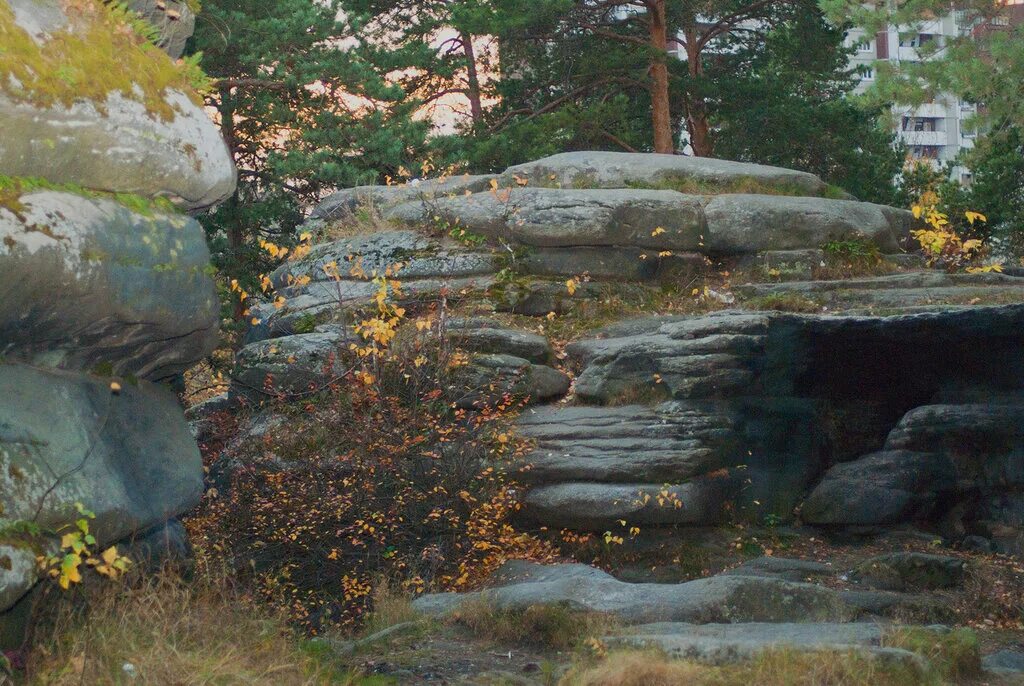 Шарташские каменные палатки Екатеринбург. Каменные палатки Северка. Посёлок Северка Свердловская область каменные палатки. Карьер каменные палатки Екатеринбург. Каменные палатки купить