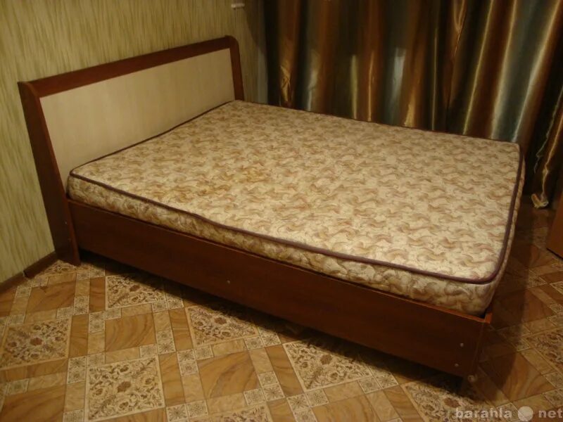Кровать двуспальная б/у. Двухспальная кровать б/у. Кровати Хабаровск. Двухспальная кровать б/у в Молдове.