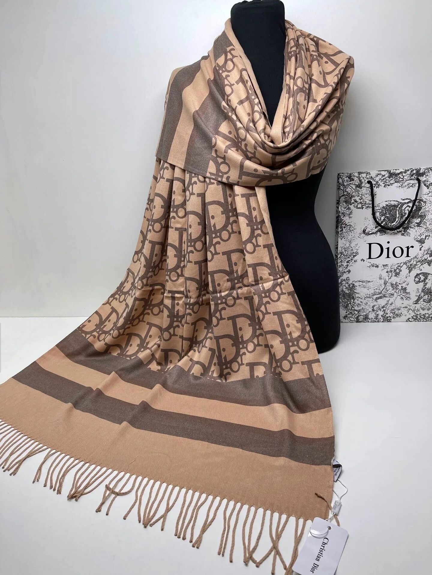 Платок кристиан диор. Шаль dior oblique. Платок женский кристиан диор. Палантин диор. Палантин кристиан диор оригинал.
