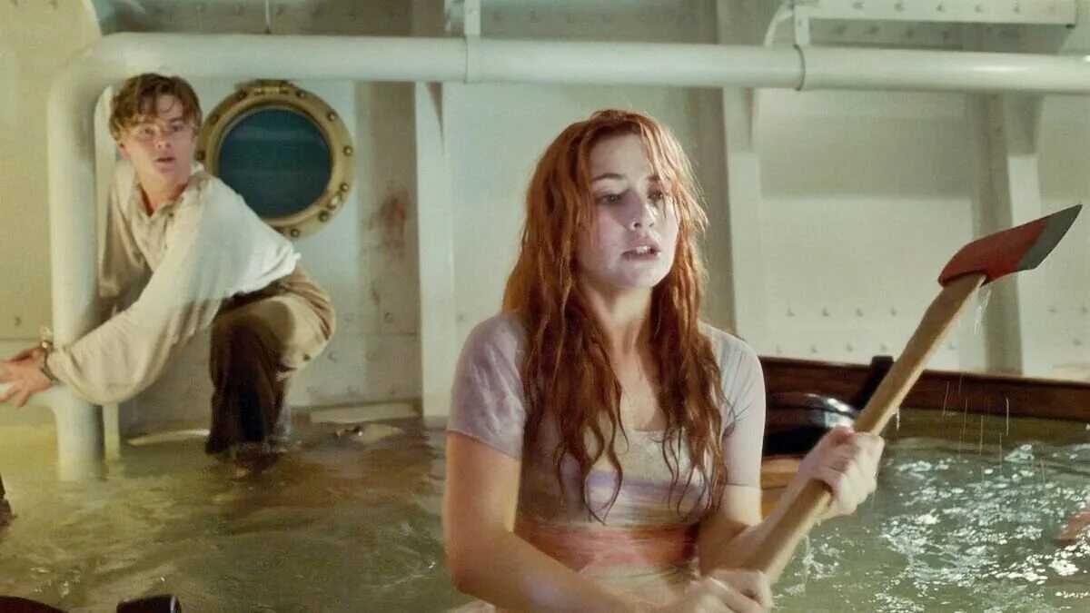 Момент из кинофильма. Титаник 1997 Роуз. Кейт Уинслет 1997 Титаник. Кейт Уинслет Титаник с топором.