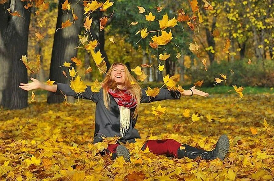 Бабье лето в городе. Краснодарский край тепло осень. Осенний день в москве. Листочки настроения. Заглянула осень.