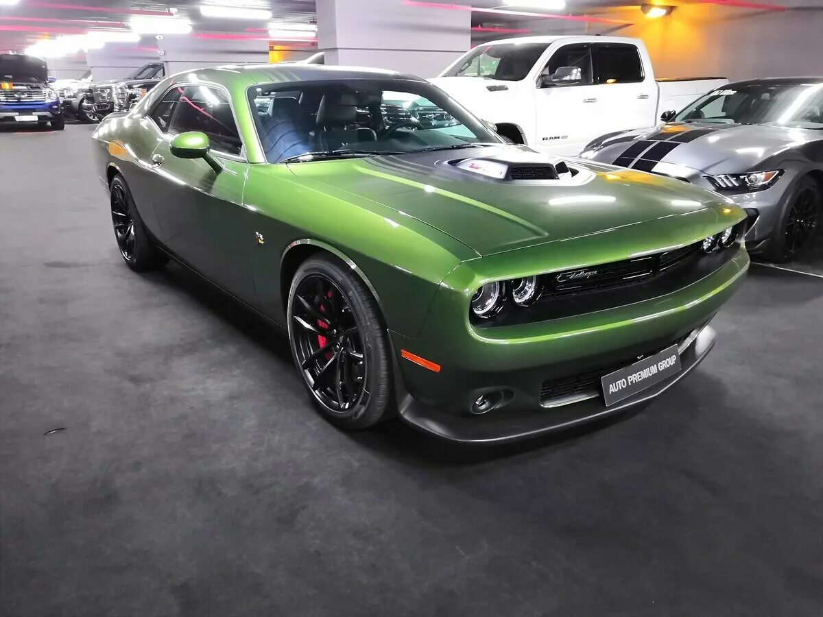 Челленджер цена в россии. Dodge Challenger 6.4. Dodge Challenger 2. Dodge Challenger r22. Dodge Challenger srt 2016.