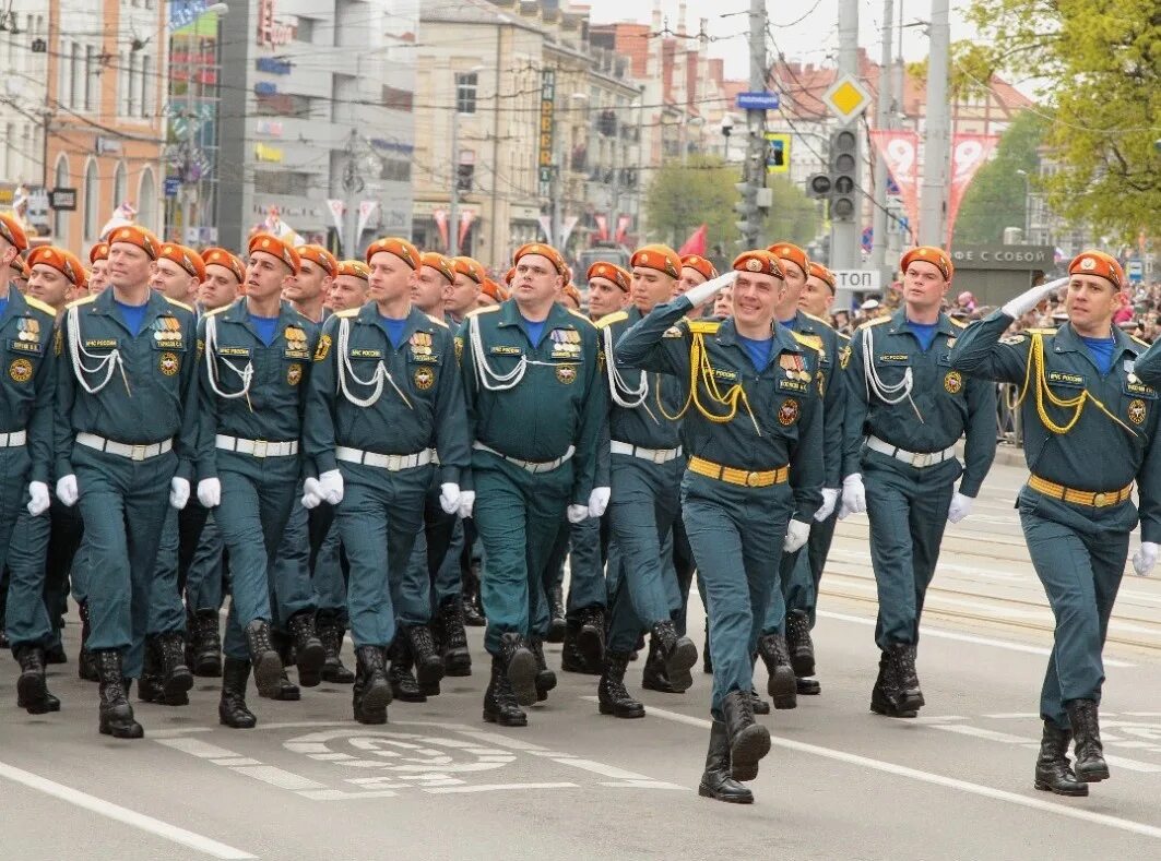 Парад мчс. МЧС Калининградской области. Парад Победы Калининград 2021. МЧС России парад. МЧС на параде 9 мая.