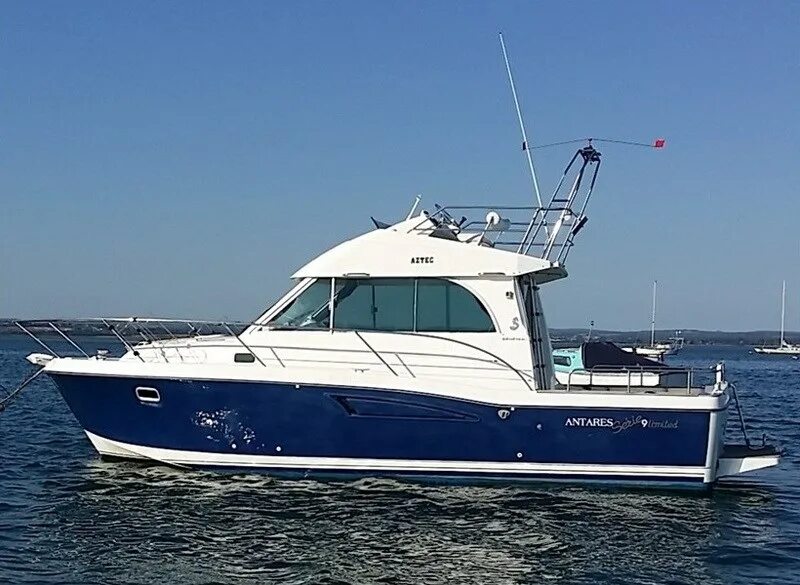 Катер beneteau antares 9. Катер beneteau antares 8. Антарес 12 катер. Катер beneteau antares 9. Antares 380.