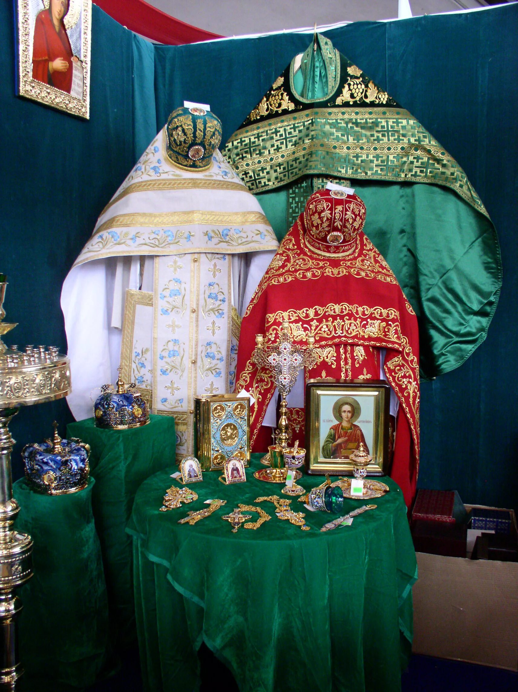 Облачение протоиерея православной церкви. Облачение священника на сретение. Греческая фелонь. Находкинская. Облачение священника православной церкви название.