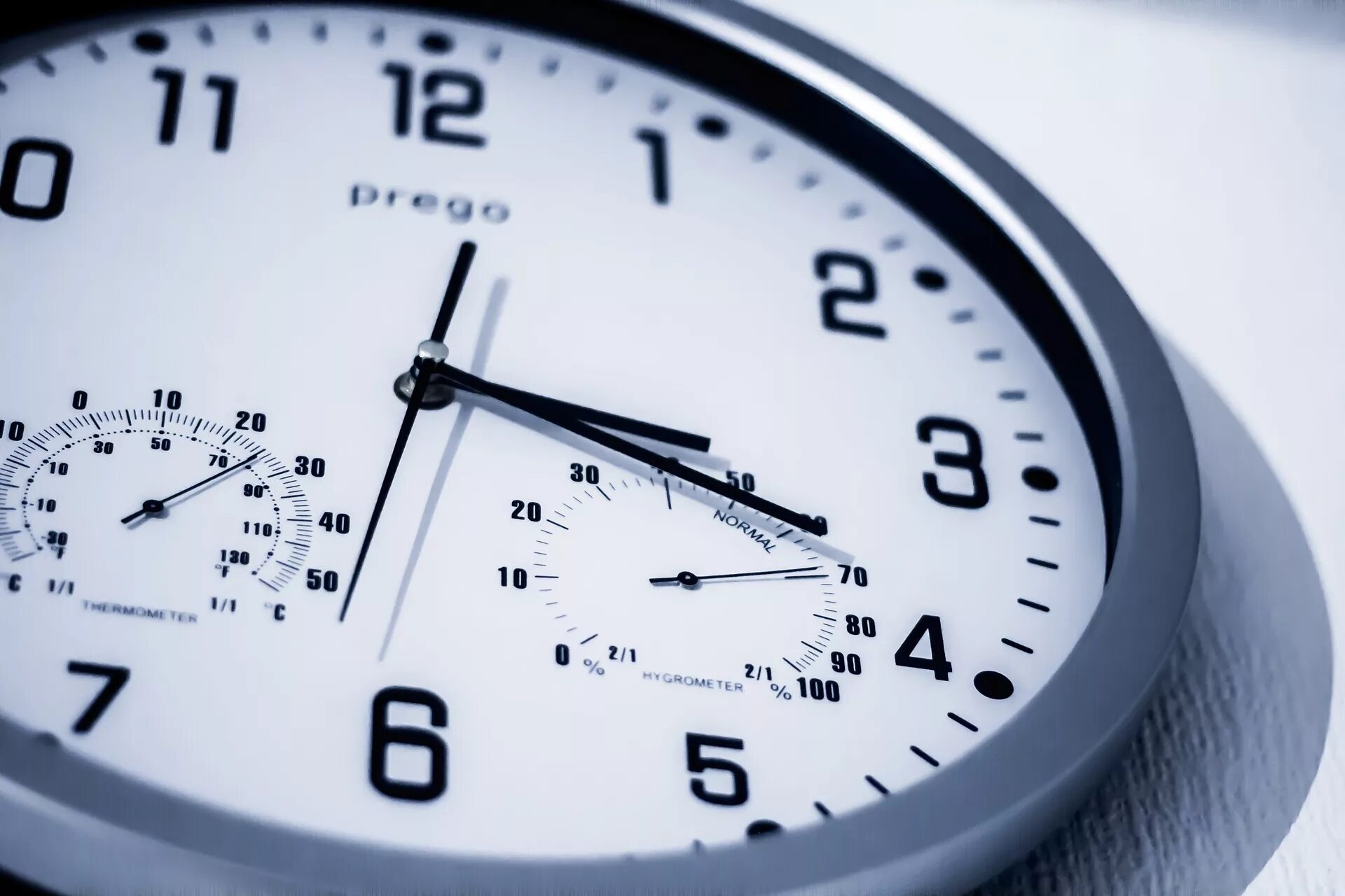Минута часовой. Минуты в часы. Часы секундомер. Часы 1 час. Часы 1 минута.