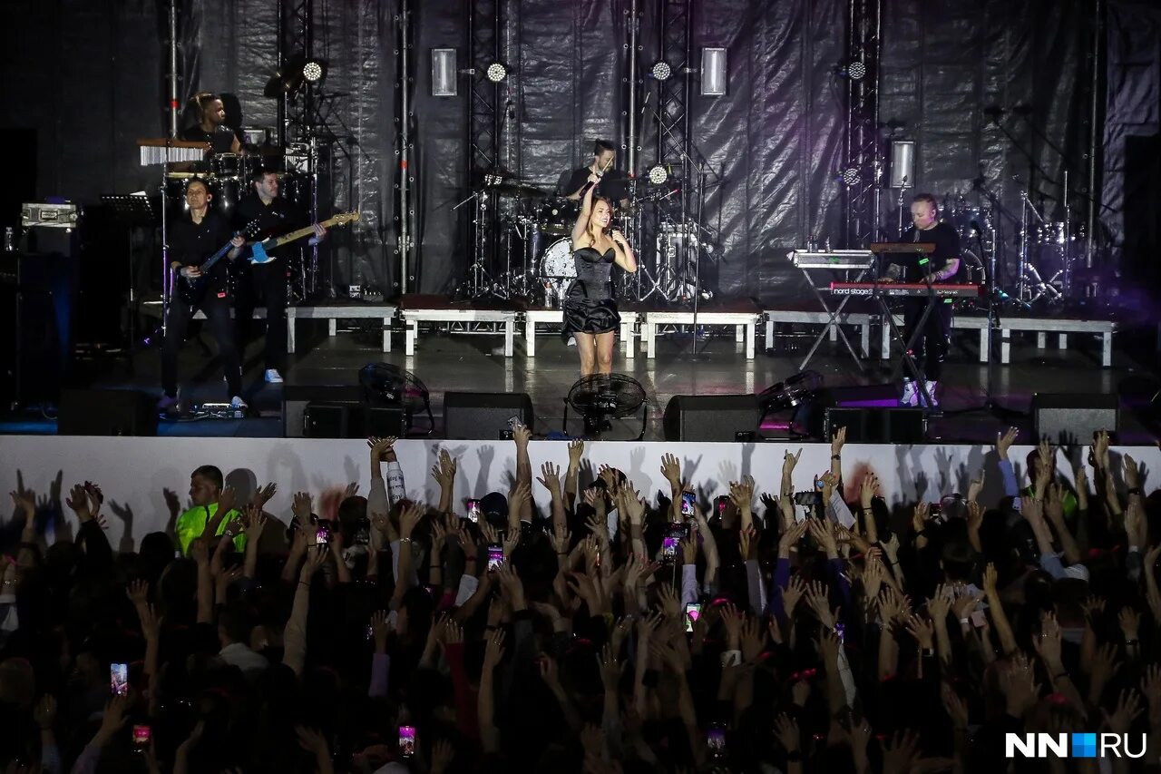 Столица закатов нижний новгород 2022. Нижний новгород толпа. Нижний новгород день города 2022 концерт. Выступают в нижнем новгороде. Концерт руки вверх в нижнем новгороде в 2022.