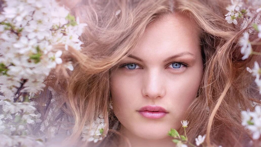 Фильтр для фотографии цветы. Красивая счастливая женщина. Славянские женщины самые красивые. Славянская внешность девушки. Девушка в венке.