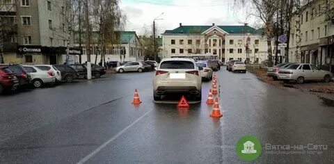 Юра решил срезать путь через дворы