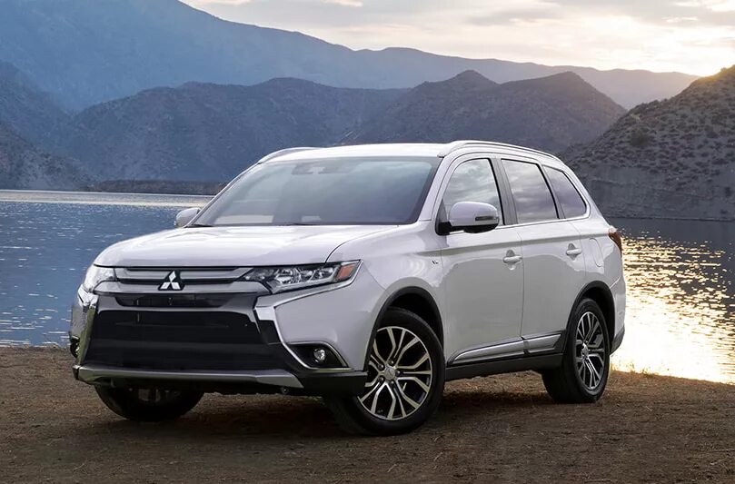 Купить митсубиси 2018. Mitsubishi Outlander 2018. Митсубиши Аутлендер 2018. Митсубиси аутлэндер2018. Митсубиси Аутлендер 2018г.