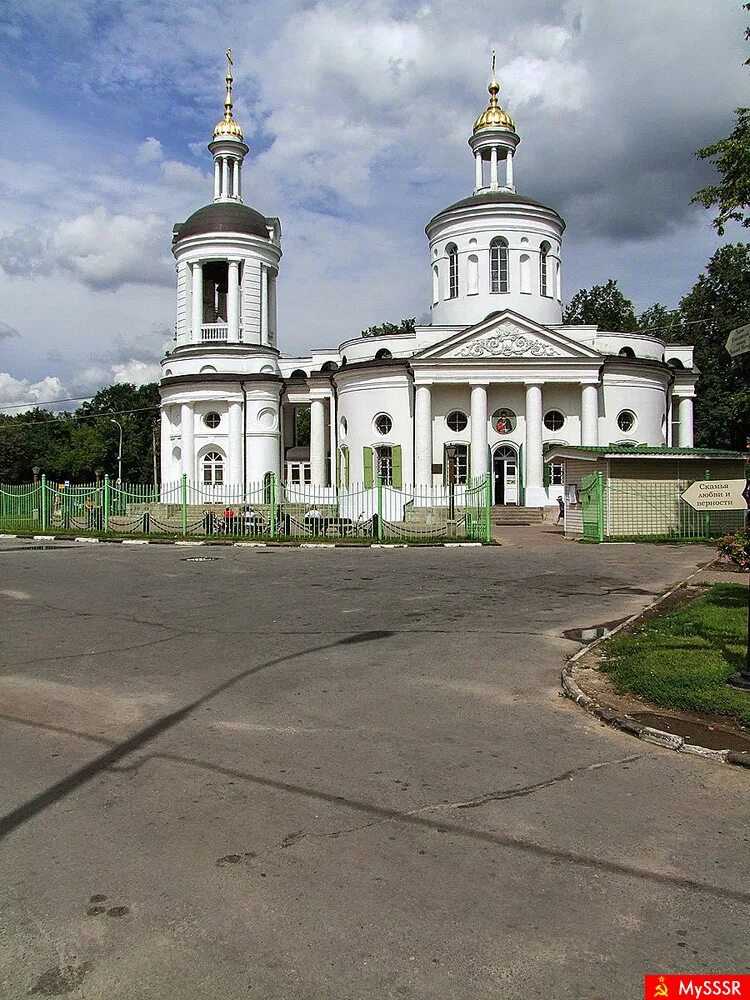 парк кузьминки церковь. храм влахернской иконы в кузьминках. иконы во влахернской церкви в кузьминках. храм влахернской иконы в кузьминках. церковь влахернской богоматери в кузьминках.