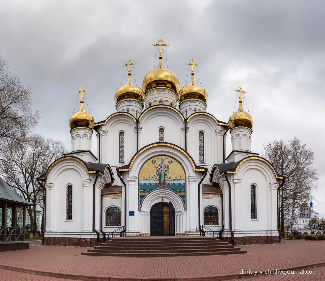 Православного сайты храмов. Храмы Николая Чудотворца в России. Храм Николая Чудотворца Тюмень. Никольский монастырь Переславль-Залесский. Пятиглавый Никольский храм.