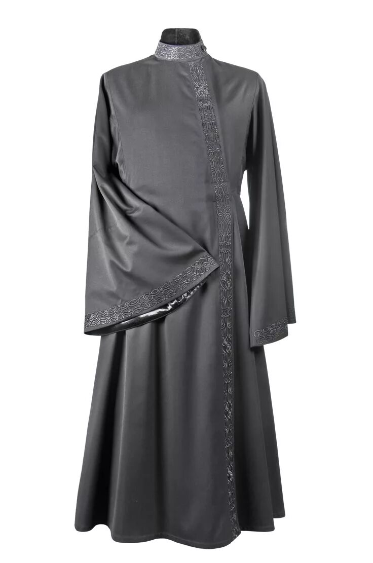 Подрясник хитон. Ряса католического священника референс. Ряса женская. Сутана католического священника. Юбка с рясами.