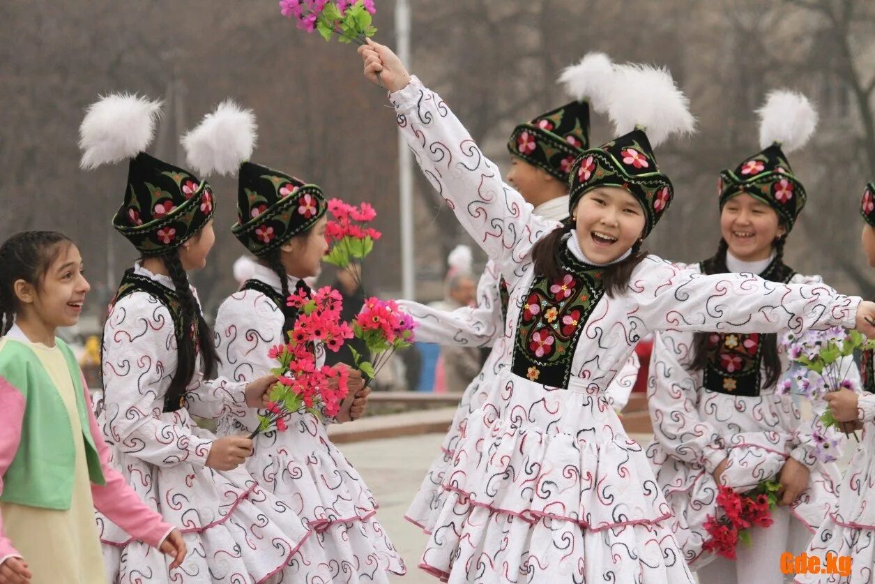 Праздники киргизов. Традиции Нооруз Киргизия. Национальный праздник Навруз. С праздником Навруз Кыргызстан. О Киргизии празднование Нооруза.