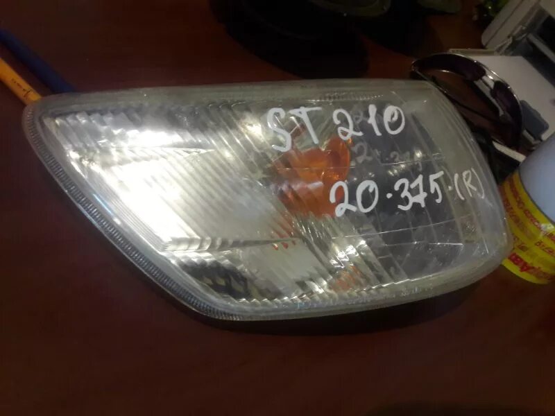 Замена переднего поворотника тойота авенсис 1. Патрон поворотника тойота платц. Повторитель поворота toyota avensis (t250) левый артикул. Тойота авенсис 2 указатель поворота левый. Поворотник на ипсум 10 кузов.