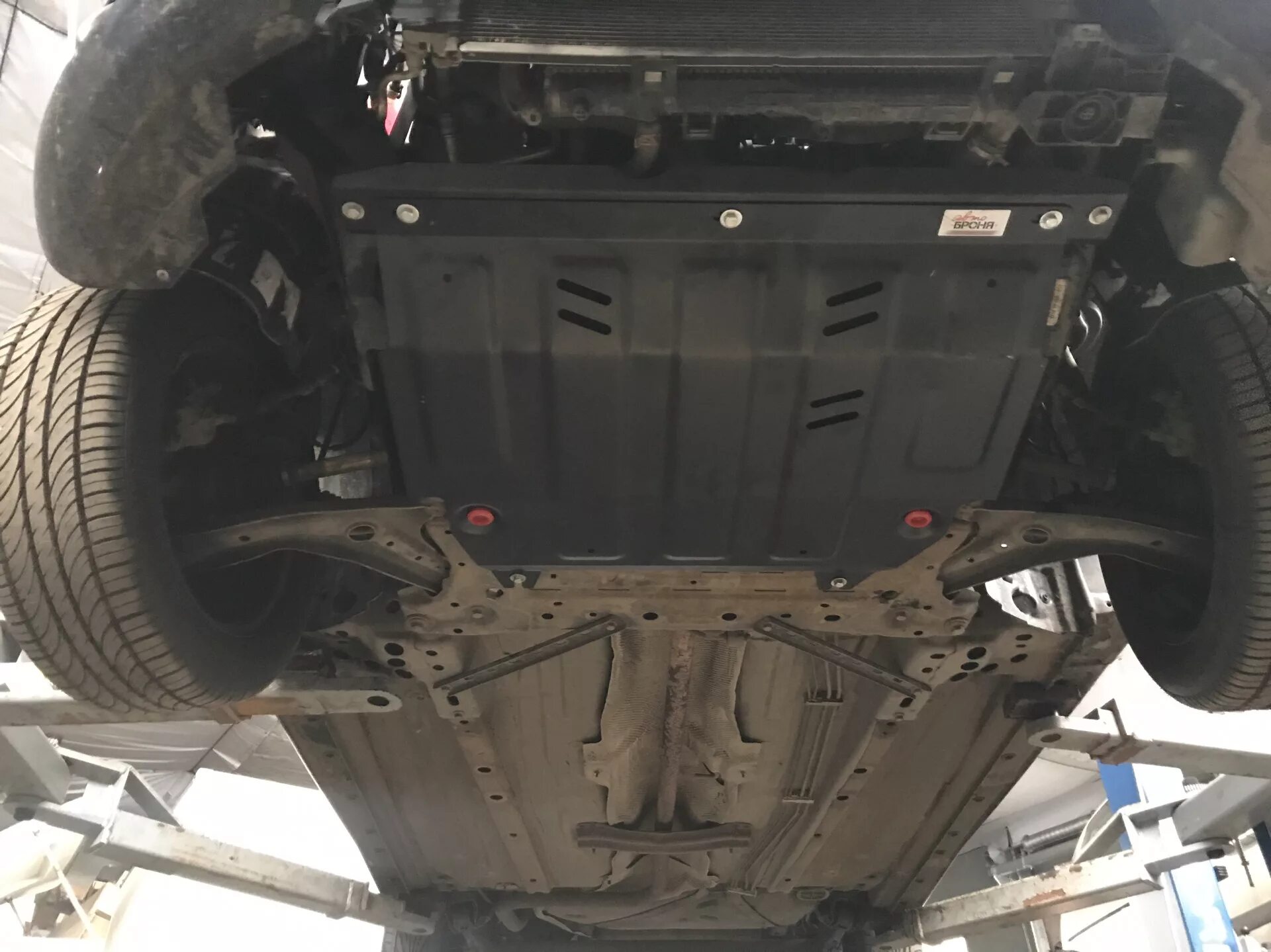 Форд экоспорт передняя подвеска. Форд фокус 2 с низу. Ford focus 2 снизу. Форд фокус 2 хэтчбек днище. Форд мондео 5 вид снизу.