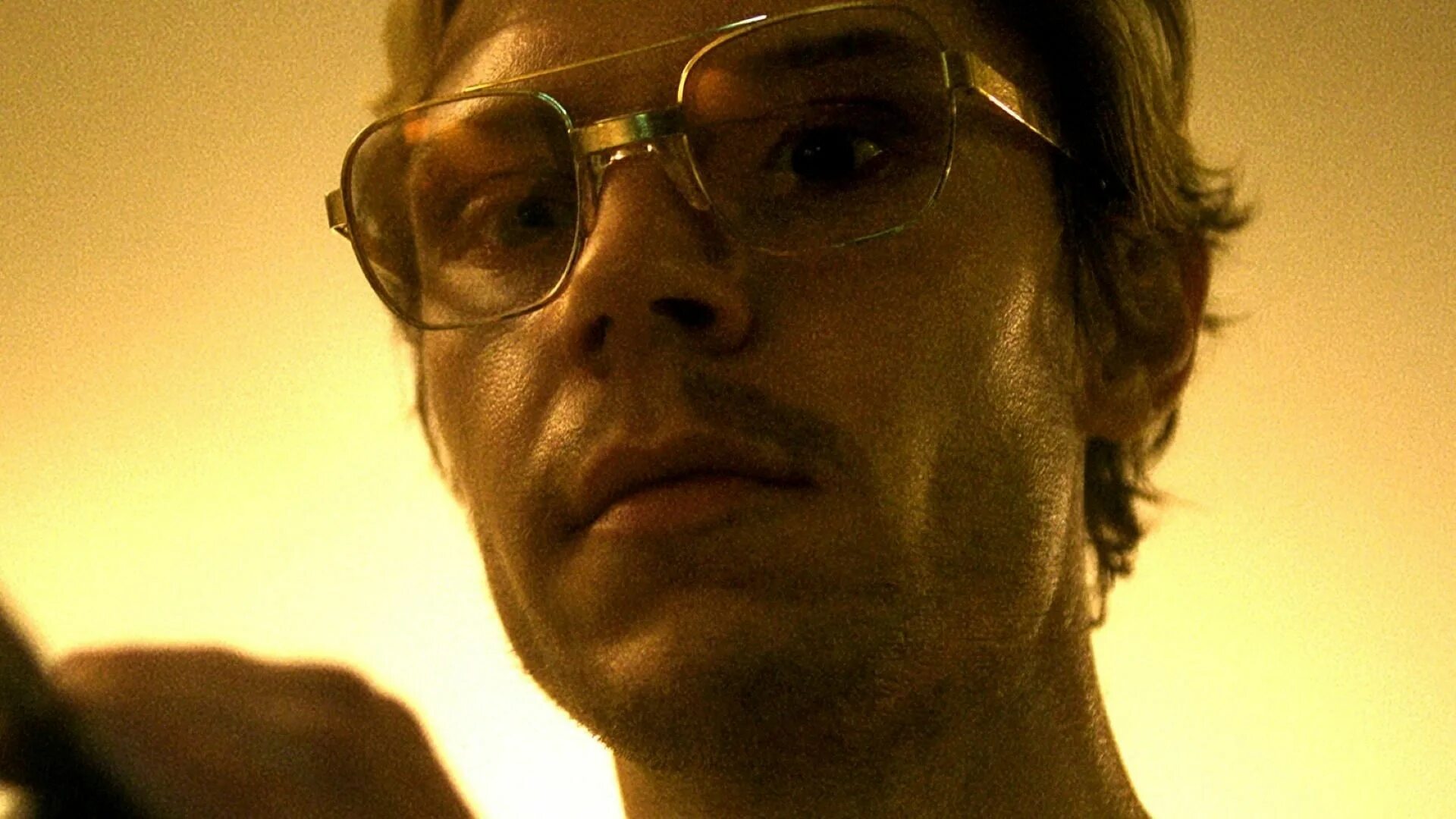 Дамер нетфликс. Джеффри дамер сериал нетфликс. дамер сериал 2025. дамер фильм 2025. эван питерс роли.