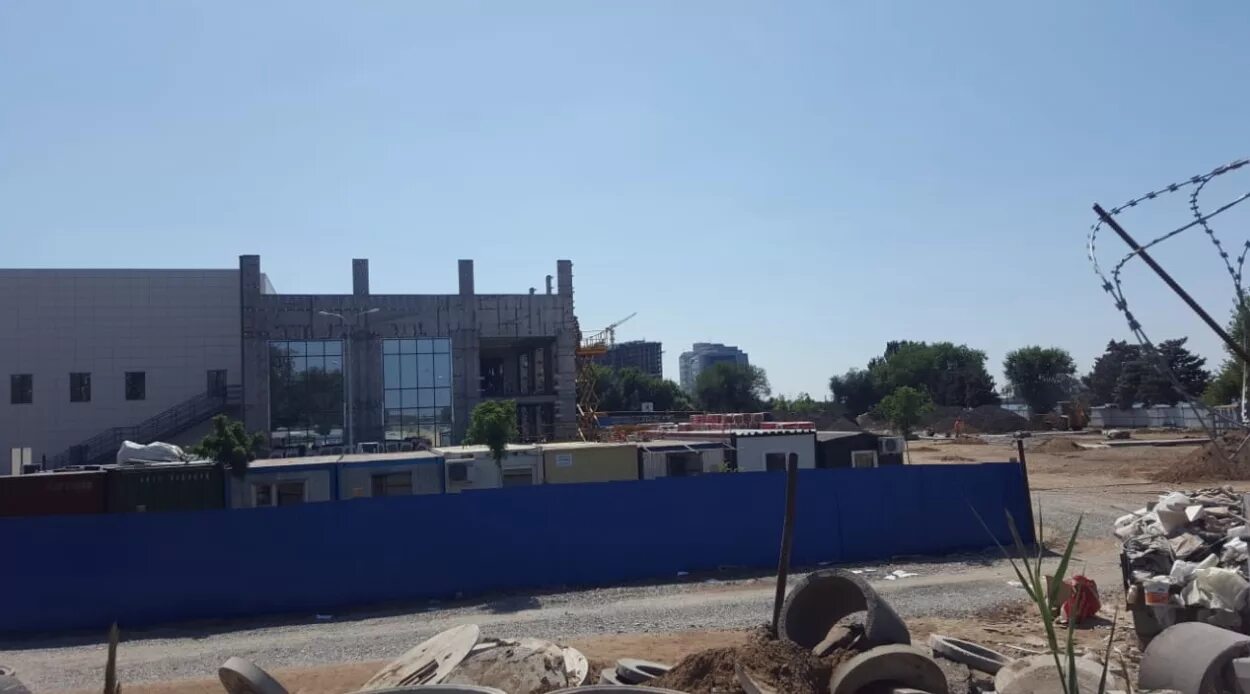 Ледовый дворец газпром астрахань. Ледовый дворец астрахань. Ледовый центр астрахань. Ледяной дворец астрахань. Ледяной дворец астрахань.