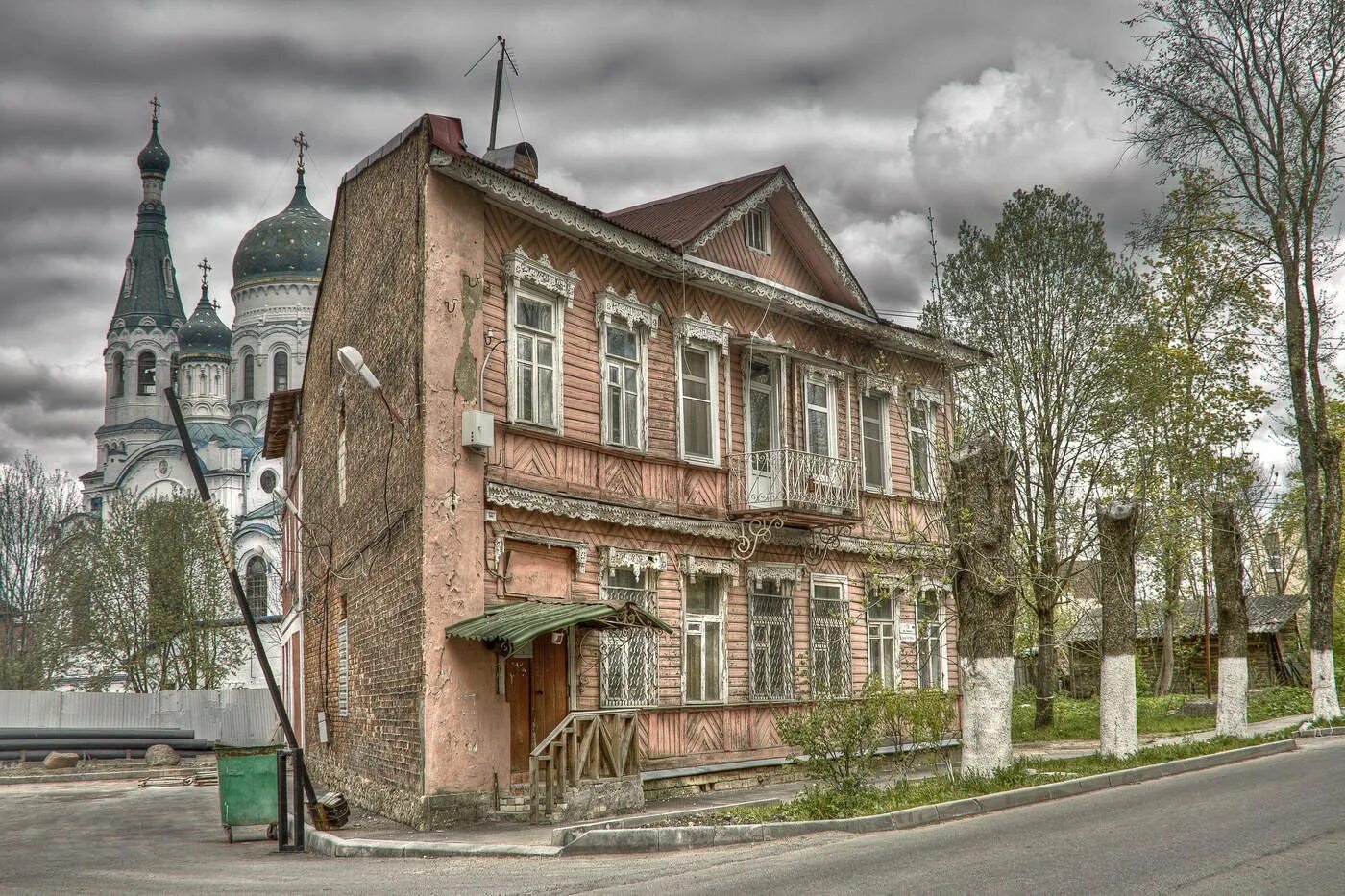 Исторические здания Гатчины. Гатчина старый город. Исторические здания в Гатчине на улице Урицкого. Гатчина дом купца. О чем мечтал старый дом