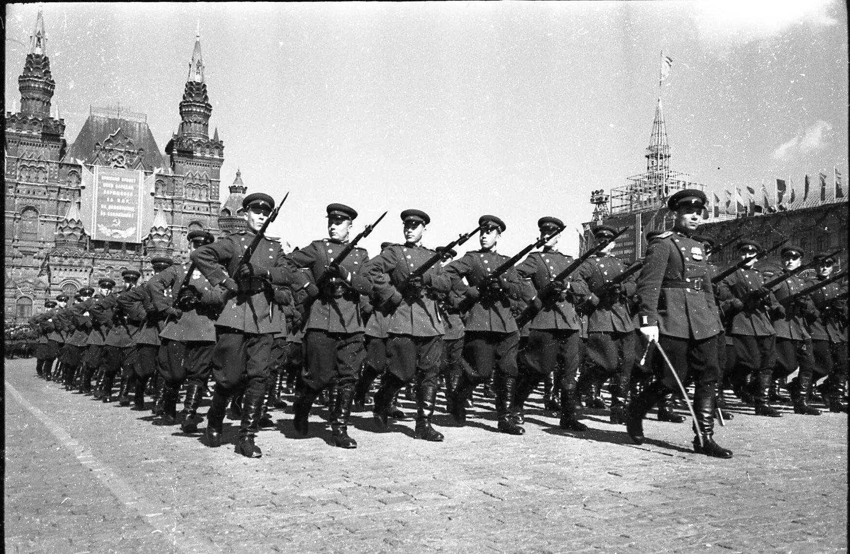 Военный парад ссср. ВОВ парад Победы 1945. Парад РККА 1945. Солдаты РККА парад. Парад красная площадь 1951.