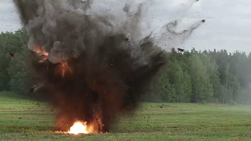 Слышны разрывы снарядов