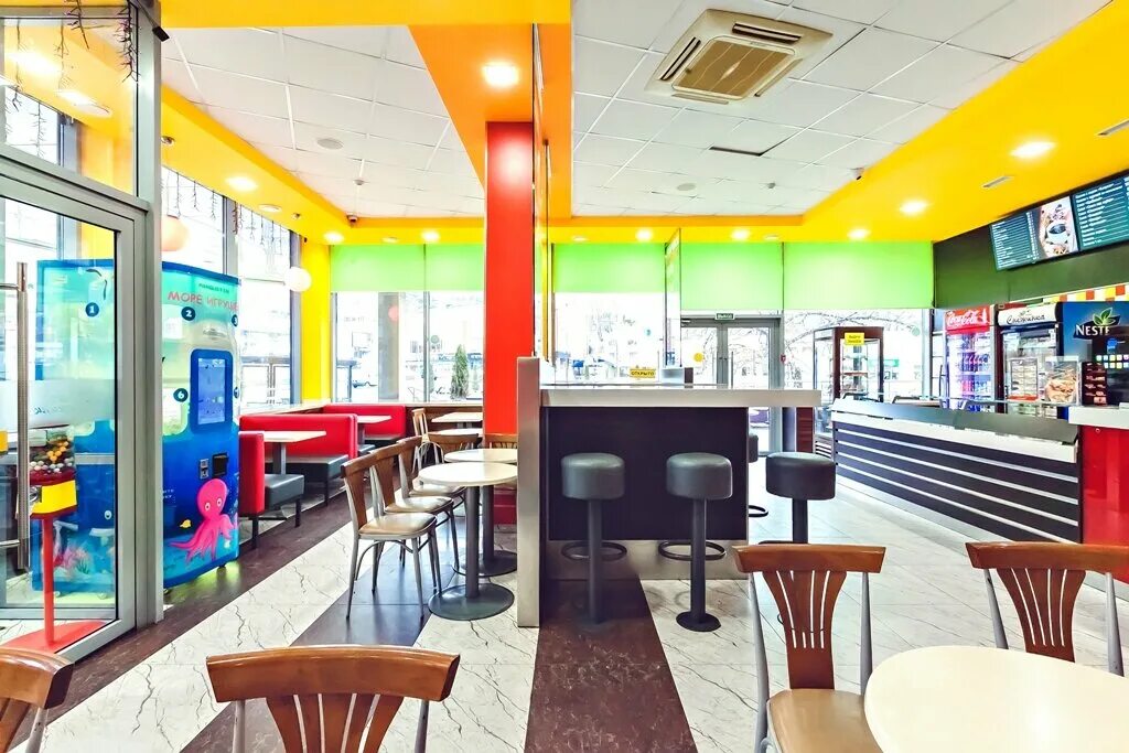 кофе снежинка в кисловодске. снежинка ул кирова 1а. кафе снежинка киров фото. снежинка ул кирова 1а. пончиковая в кисловодске.