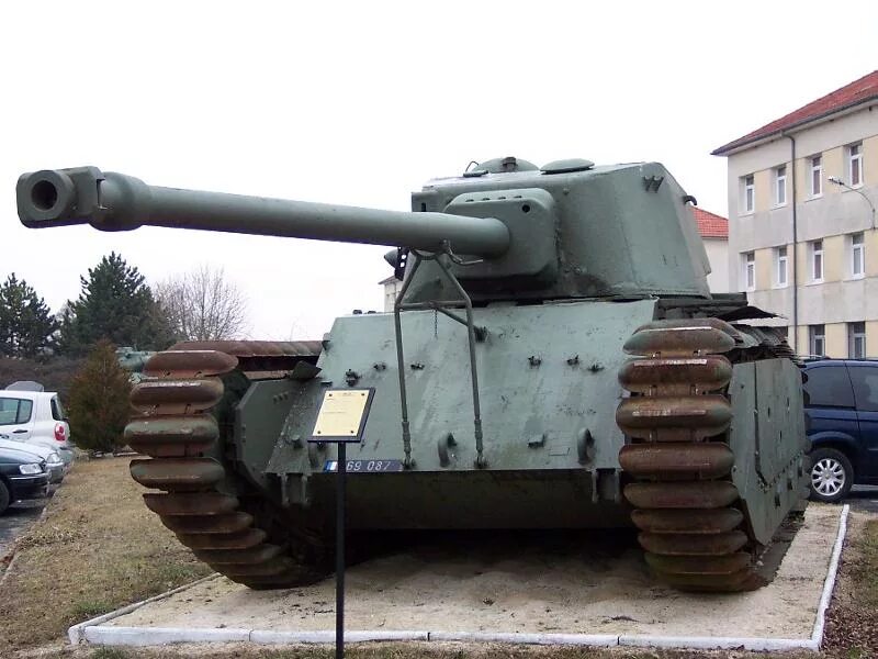 Arl 44. Танк ARL 44. Французский тяжёлый танк ARL 44. Танк арл 44 в реальной жизни.