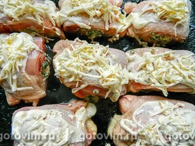 Фаршированные бедра курицы без кости в духовке