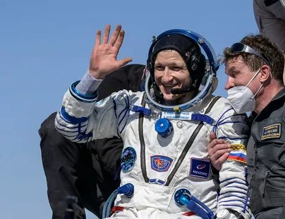 Кто стал 1 космонавтом