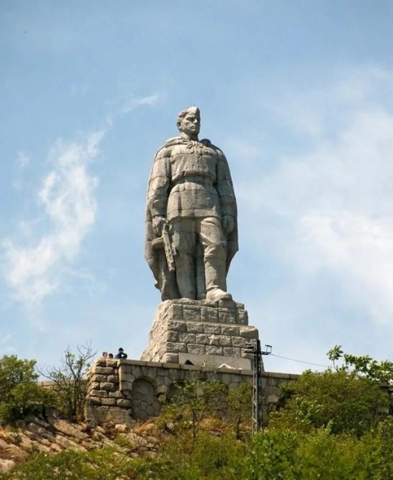 Памятник алёше в Болгарии. Пловдив Болгария памятник Алеше. Памятник воину освободителю в Болгарии Алеша. Памятник солдату освободителю Болгарии Алеша.