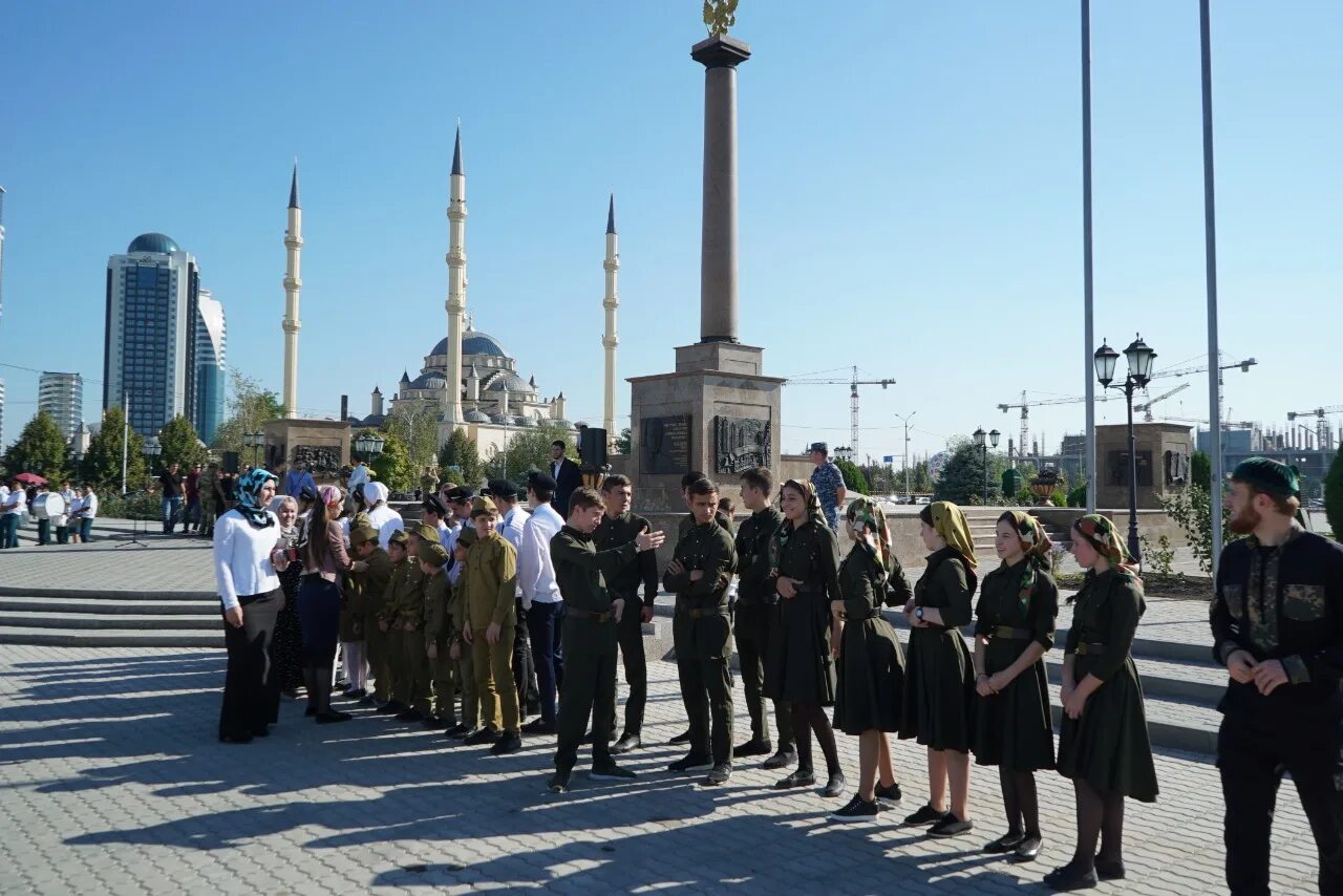 Часы сегодня грозном. Грозный город воинской славы. Грозный город воинской славы 2023. Климат Грозного. Военный город Грозный.