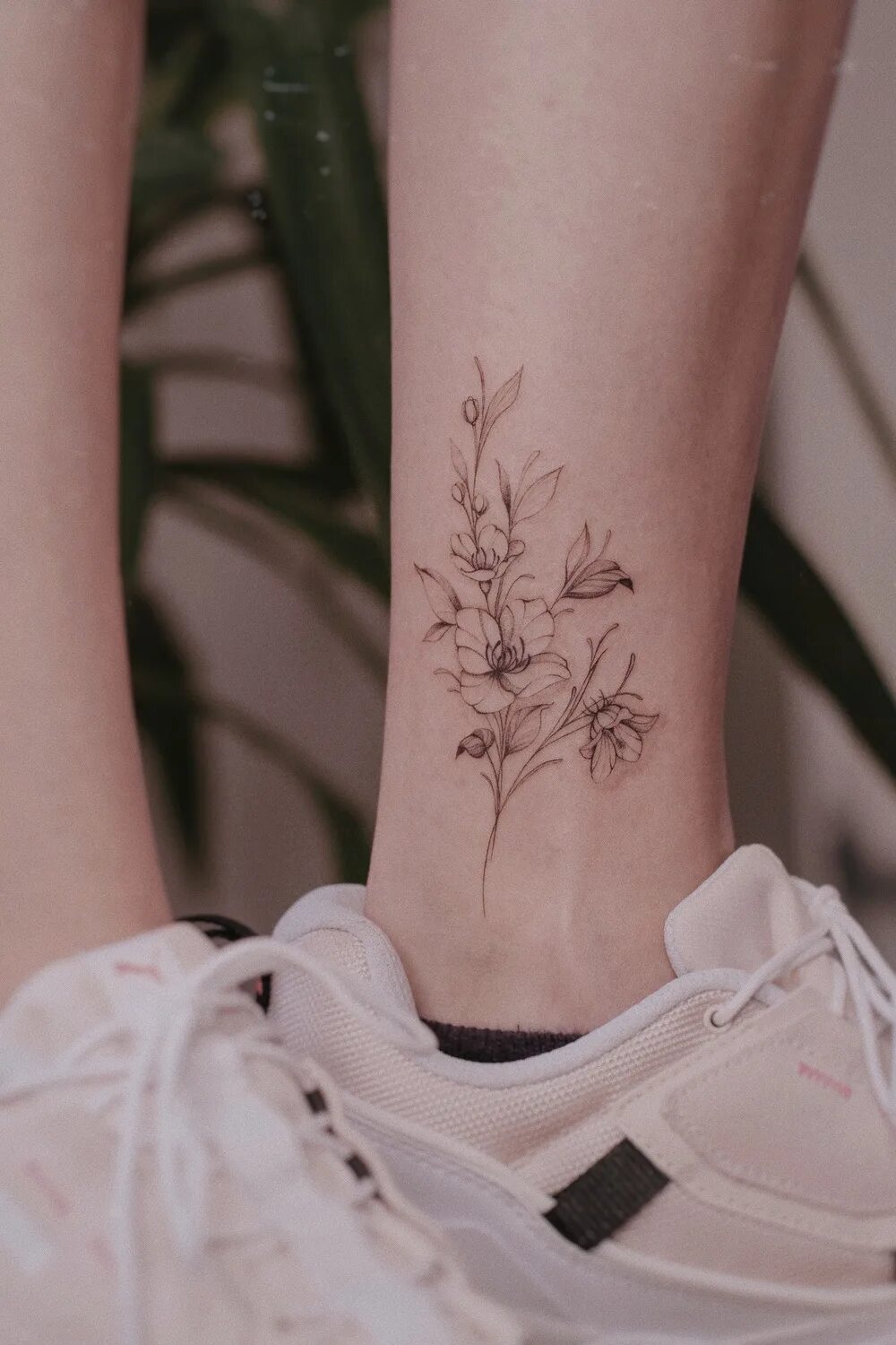 Маленькие тонкие тату. Тонкие тату геометрия. Маленькие тату линии. Необычные тату минимализм. Тонкие татуировки.