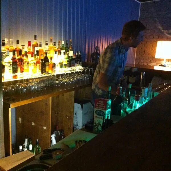 Вкусная почта бары. Крафт бар почта. Репаблик тюмень ресторан. Почта бар. Преображенская 35 киров крафт бар.