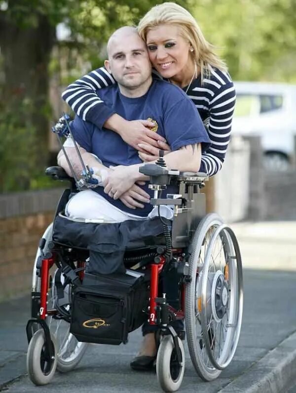 Семейная пара инвалидов. Гришаня прутов. Григорий прутов и анна стельмахович. Муж и жена инвалид. Супруга инвалид.