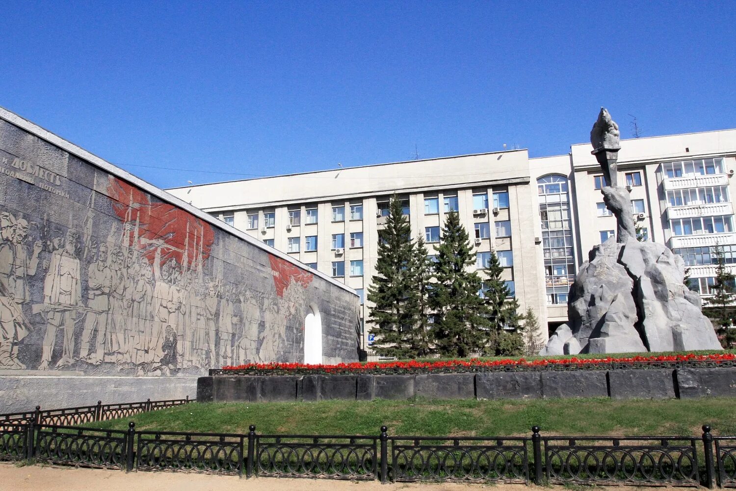 Сквер революции памятник. Сквер героев революции в Новосибирске. Памятник героям революции в Новосибирске. Сквер гражданской войны Новосибирск. Мемориальный сквер павших в годы гражданской войны.