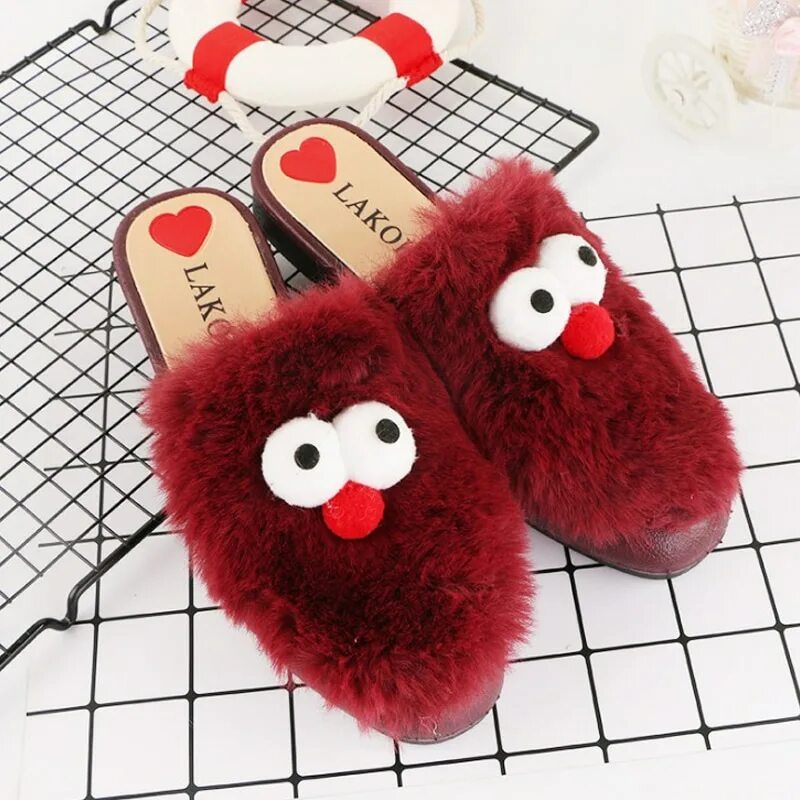 Почему нельзя дарить тапки. Можно ли дарить на день рождения тапочки. Тапочки. Новогодние теплые тапочки. Тапочки в подарок упаковать.