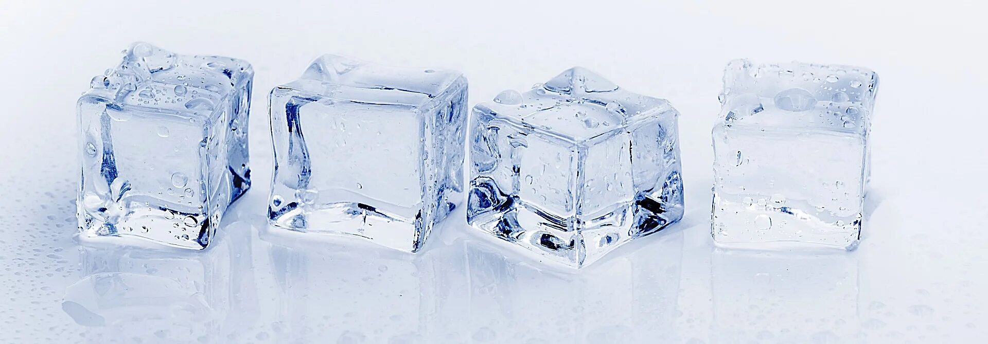 Кубик льда имеющий температуру 0. Кубики льда. Куб льда большой. Лед квадратный.