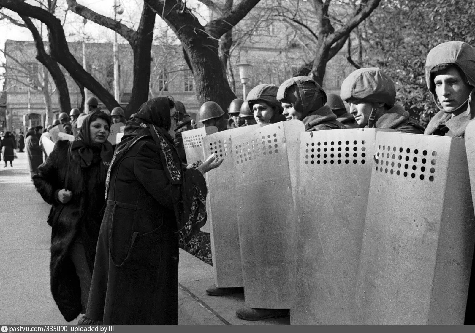 Ввод войск в баку в январе 1990. 19 января 1990. Январские события в баку 1990 года. Баку сальянские казармы 1990. Баку январь 1990.