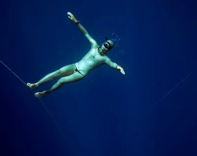 Freediving Blue Hole BahamasDean. 