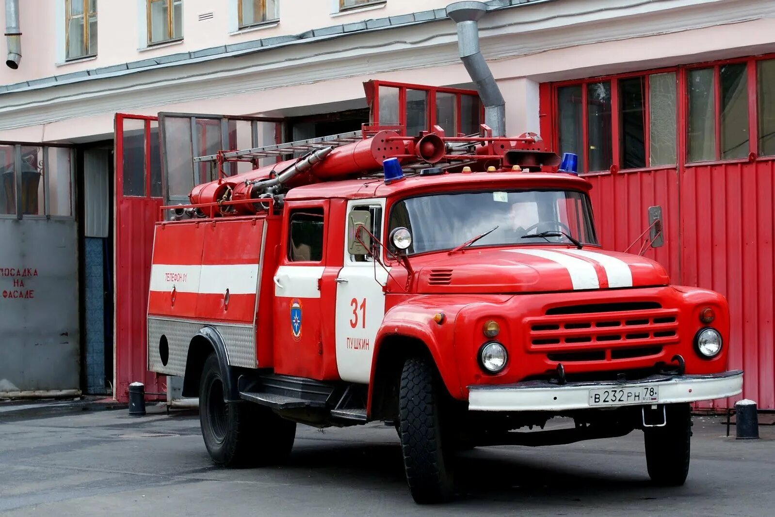 Пожарные оперативные автомобили. ЗИЛ 130 пожарный. ЗИЛ 130 Firetruck. ЗИЛ 130 МЧС. ЗИЛ 130 в1 пожарный.