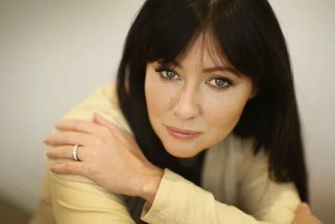 Красивая брюнетка 45 лет