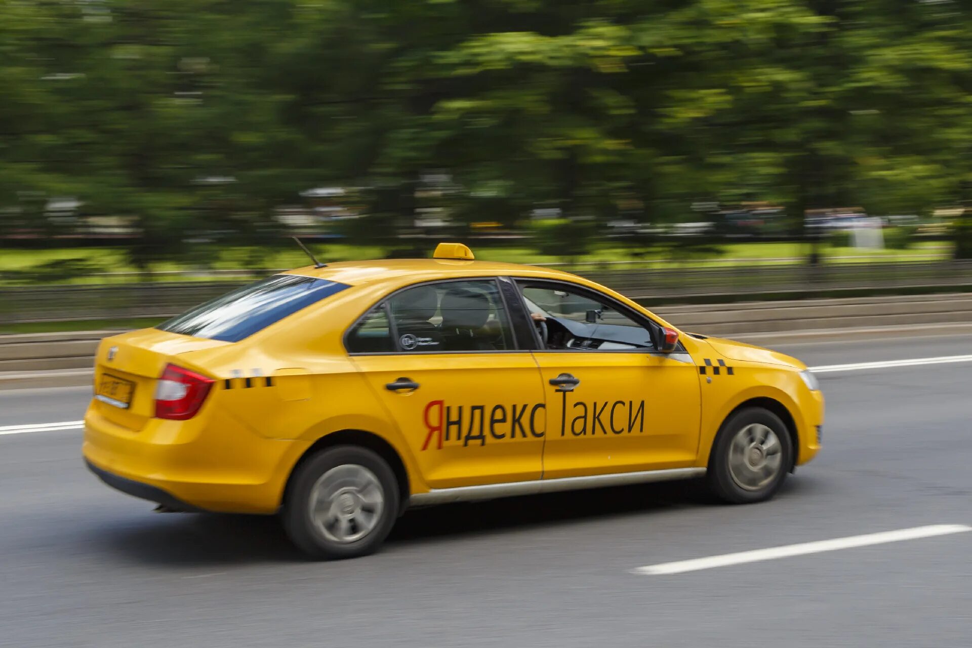 Машина "такси". Такси. Автомобиль «такси». Такси фото. Мигранты в такси.