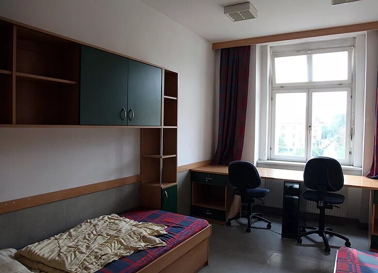 Найм помещения в общежитии. Masarykova kolej cvut общежитие. комната в общежитии. комната в студенческом общежитии. интерьер общажной комнаты.